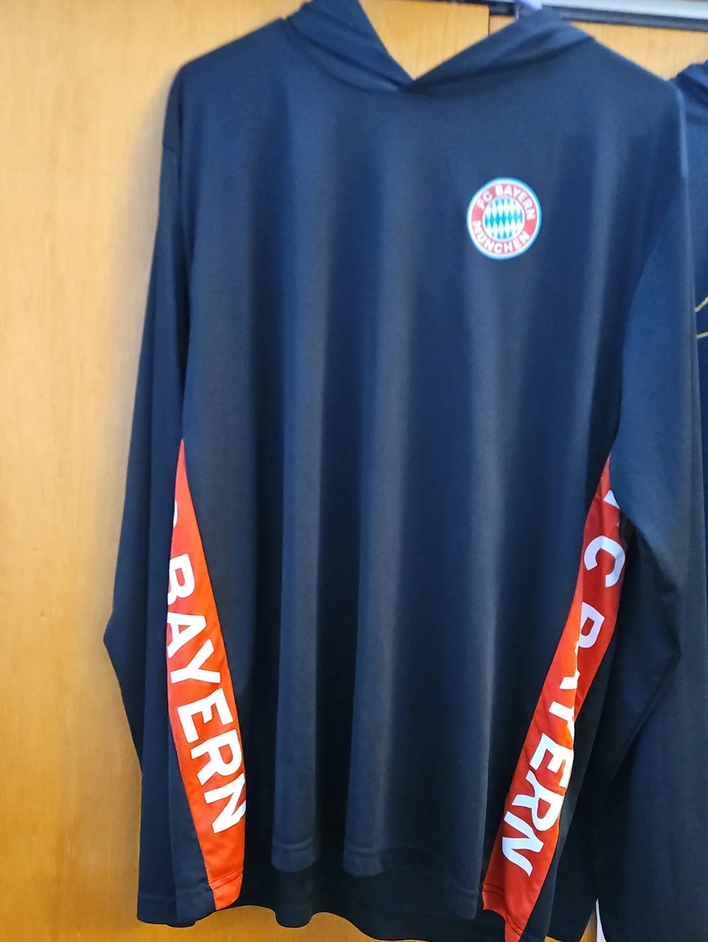 2 Lightweight Hooded Tops